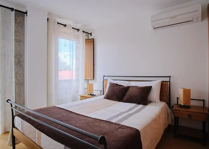 בית כפרי Casa De *