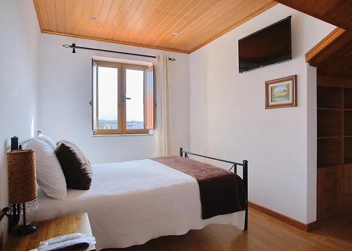 בית כפרי Casa De *